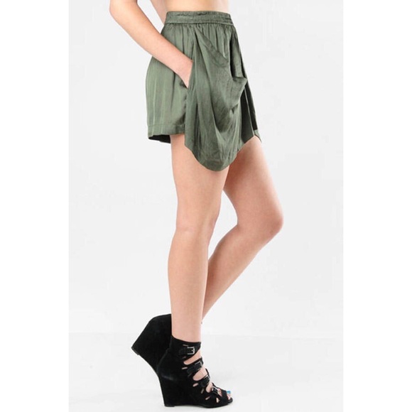 Alexander Wang olive silky shorts w/ apron overlay - Picture 2 of 8
